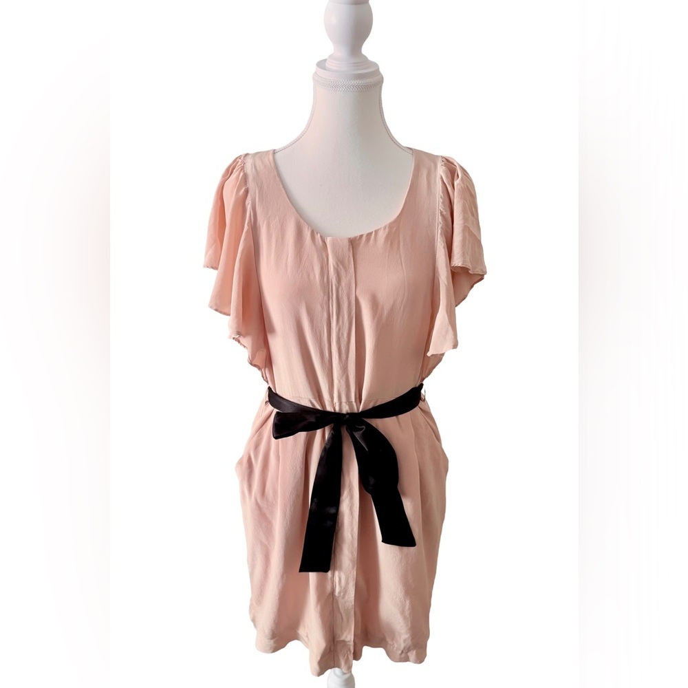 Club Monaco 100 percent Silk Flutter Sleeve Dress with Black Waist Tie Size 4